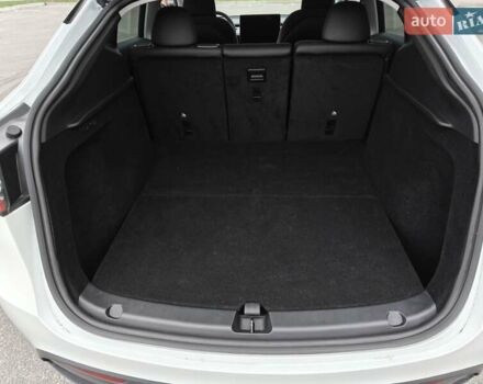 Белый Тесла Model Y, объемом двигателя 0 л и пробегом 18 тыс. км за 29000 $, фото 33 на Automoto.ua