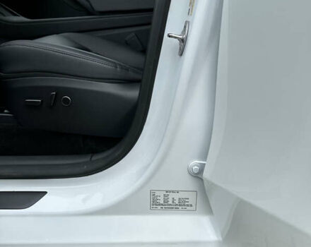 Белый Тесла Model Y, объемом двигателя 0 л и пробегом 6 тыс. км за 27000 $, фото 13 на Automoto.ua