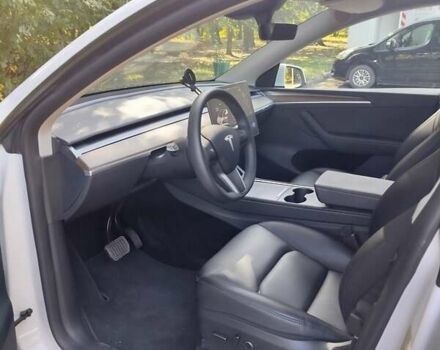 Білий Тесла Model Y, об'ємом двигуна 0 л та пробігом 25 тис. км за 32500 $, фото 9 на Automoto.ua