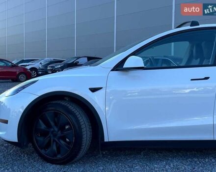 Белый Тесла Model Y, объемом двигателя 0 л и пробегом 34 тыс. км за 30890 $, фото 4 на Automoto.ua