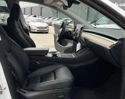 Белый Тесла Model Y, объемом двигателя 0 л и пробегом 33 тыс. км за 34890 $, фото 19 на Automoto.ua