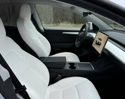 Белый Тесла Model Y, объемом двигателя 0 л и пробегом 23 тыс. км за 34000 $, фото 16 на Automoto.ua