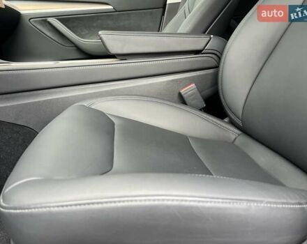 Белый Тесла Model Y, объемом двигателя 0 л и пробегом 2 тыс. км за 34500 $, фото 34 на Automoto.ua