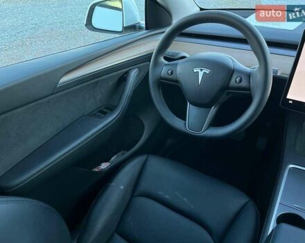Белый Тесла Model Y, объемом двигателя 0 л и пробегом 34 тыс. км за 30890 $, фото 31 на Automoto.ua