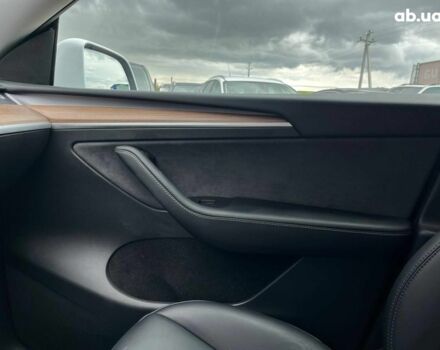 Белый Тесла Model Y, объемом двигателя 0 л и пробегом 33 тыс. км за 34890 $, фото 31 на Automoto.ua