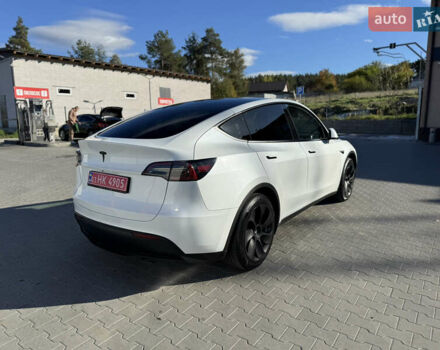 Белый Тесла Model Y, объемом двигателя 0 л и пробегом 26 тыс. км за 29900 $, фото 76 на Automoto.ua