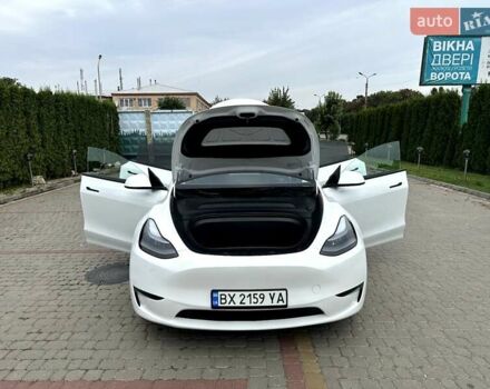 Белый Тесла Model Y, объемом двигателя 0 л и пробегом 5 тыс. км за 29999 $, фото 2 на Automoto.ua