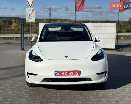 Белый Тесла Model Y, объемом двигателя 0 л и пробегом 26 тыс. км за 29900 $, фото 2 на Automoto.ua
