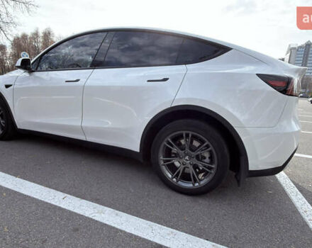 Белый Тесла Model Y, объемом двигателя 0 л и пробегом 18 тыс. км за 29000 $, фото 2 на Automoto.ua