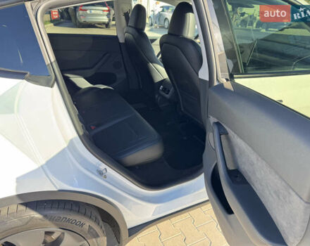 Белый Тесла Model Y, объемом двигателя 0 л и пробегом 26 тыс. км за 29900 $, фото 39 на Automoto.ua