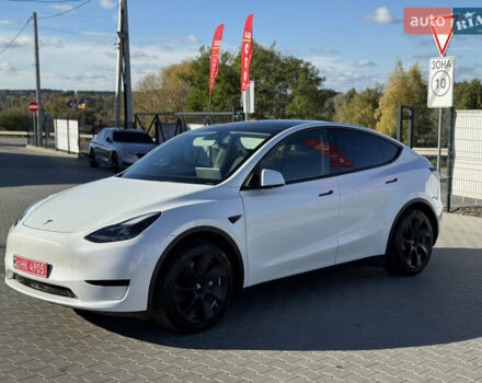 Белый Тесла Model Y, объемом двигателя 0 л и пробегом 26 тыс. км за 29900 $, фото 3 на Automoto.ua