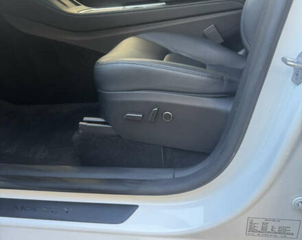 Білий Тесла Model Y, об'ємом двигуна 0 л та пробігом 10 тис. км за 31300 $, фото 8 на Automoto.ua