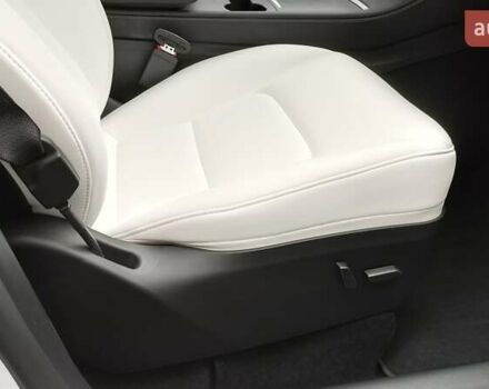 Белый Тесла Model Y, объемом двигателя 0 л и пробегом 8 тыс. км за 27300 $, фото 6 на Automoto.ua