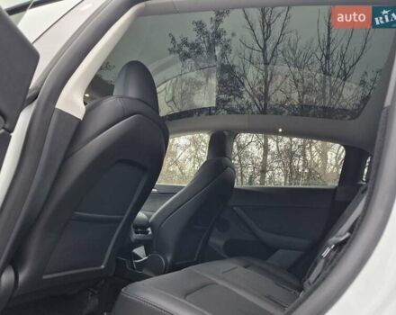 Білий Тесла Model Y, об'ємом двигуна 0 л та пробігом 26 тис. км за 25500 $, фото 7 на Automoto.ua