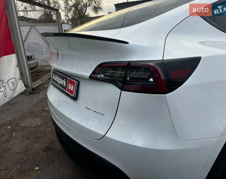 Белый Тесла Model Y, объемом двигателя 0 л и пробегом 25 тыс. км за 33290 $, фото 13 на Automoto.ua