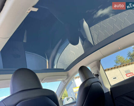 Белый Тесла Model Y, объемом двигателя 0 л и пробегом 26 тыс. км за 29900 $, фото 25 на Automoto.ua