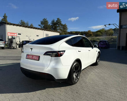 Белый Тесла Model Y, объемом двигателя 0 л и пробегом 26 тыс. км за 29900 $, фото 9 на Automoto.ua