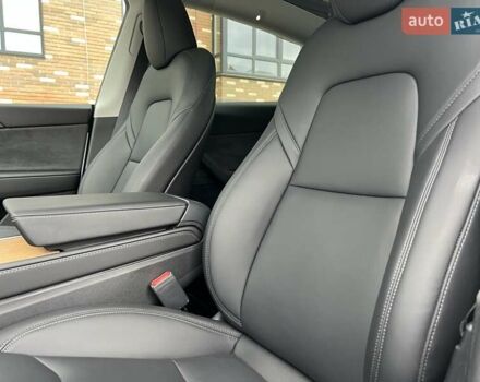 Белый Тесла Model Y, объемом двигателя 0 л и пробегом 2 тыс. км за 34500 $, фото 35 на Automoto.ua