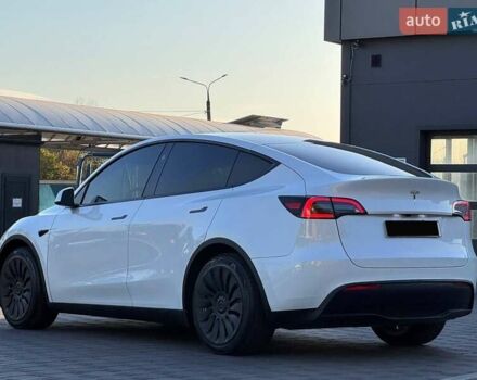 Белый Тесла Model Y, объемом двигателя 0 л и пробегом 23 тыс. км за 29999 $, фото 7 на Automoto.ua