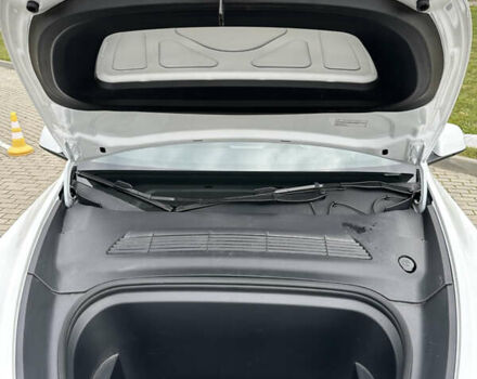 Белый Тесла Model Y, объемом двигателя 0 л и пробегом 6 тыс. км за 27000 $, фото 17 на Automoto.ua