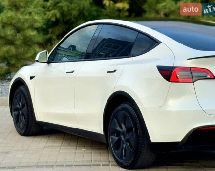 Белый Тесла Model Y, объемом двигателя 0 л и пробегом 3 тыс. км за 34498 $, фото 7 на Automoto.ua