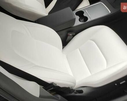 Белый Тесла Model Y, объемом двигателя 0 л и пробегом 8 тыс. км за 27300 $, фото 5 на Automoto.ua