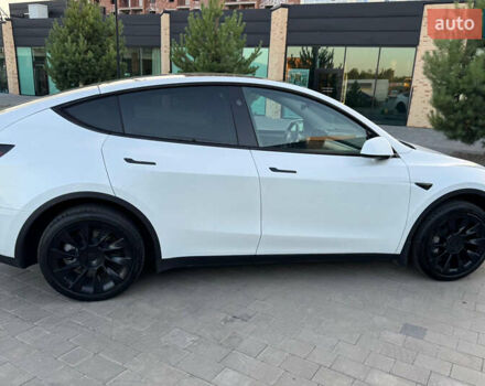 Білий Тесла Model Y, об'ємом двигуна 0 л та пробігом 61 тис. км за 30000 $, фото 6 на Automoto.ua