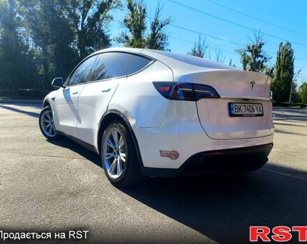 Белый Тесла Model Y, объемом двигателя 0 л и пробегом 19 тыс. км за 24000 $, фото 1 на Automoto.ua