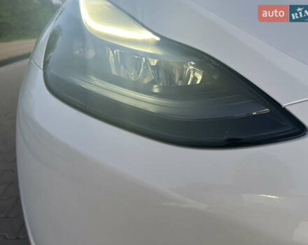 Белый Тесла Model Y, объемом двигателя 0 л и пробегом 8 тыс. км за 33000 $, фото 17 на Automoto.ua