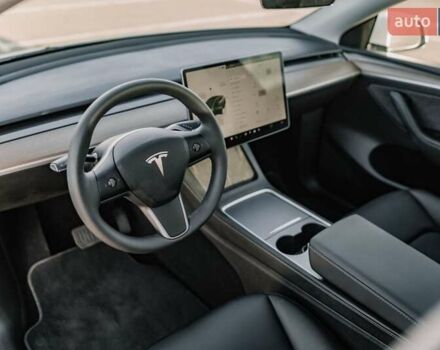 Білий Тесла Model Y, об'ємом двигуна 0 л та пробігом 5 тис. км за 29900 $, фото 33 на Automoto.ua