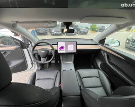 Белый Тесла Model Y, объемом двигателя 0 л и пробегом 33 тыс. км за 34890 $, фото 25 на Automoto.ua