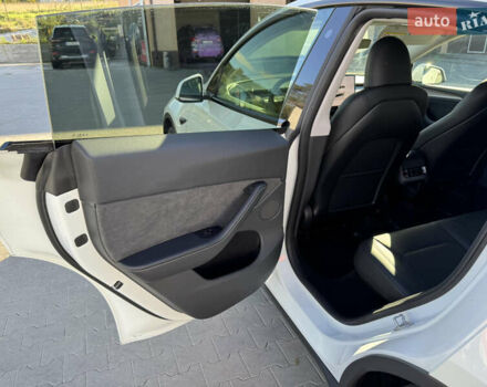 Белый Тесла Model Y, объемом двигателя 0 л и пробегом 26 тыс. км за 29900 $, фото 50 на Automoto.ua