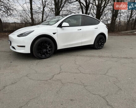 Белый Тесла Model Y, объемом двигателя 0 л и пробегом 10 тыс. км за 32000 $, фото 1 на Automoto.ua