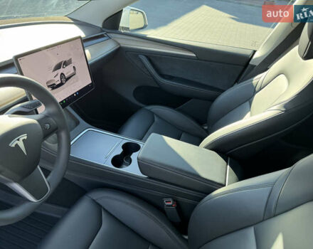 Белый Тесла Model Y, объемом двигателя 0 л и пробегом 26 тыс. км за 29900 $, фото 63 на Automoto.ua
