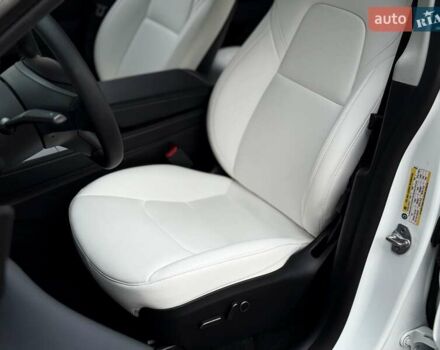 Белый Тесла Model Y, объемом двигателя 0 л и пробегом 6 тыс. км за 36500 $, фото 12 на Automoto.ua