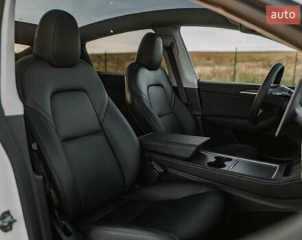 Білий Тесла Model Y, об'ємом двигуна 0 л та пробігом 5 тис. км за 29900 $, фото 84 на Automoto.ua