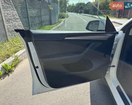 Белый Тесла Model Y, объемом двигателя 0 л и пробегом 18 тыс. км за 20800 $, фото 22 на Automoto.ua
