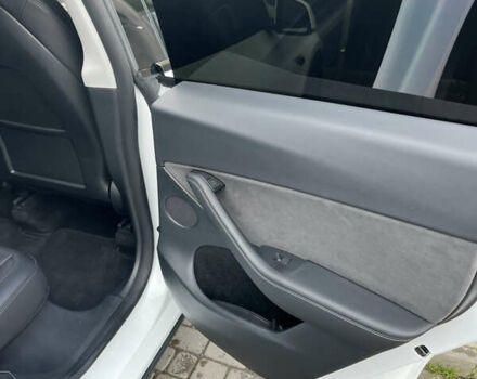 Белый Тесла Model Y, объемом двигателя 0 л и пробегом 35 тыс. км за 29000 $, фото 11 на Automoto.ua
