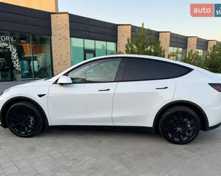 Білий Тесла Model Y, об'ємом двигуна 0 л та пробігом 61 тис. км за 30000 $, фото 2 на Automoto.ua