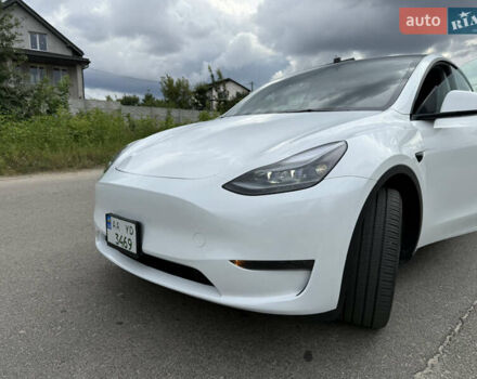Белый Тесла Model Y, объемом двигателя 0 л и пробегом 6 тыс. км за 35000 $, фото 1 на Automoto.ua
