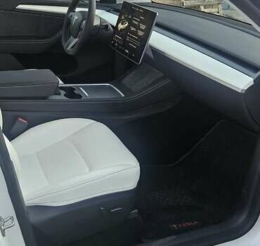 Білий Тесла Model Y, об'ємом двигуна 0 л та пробігом 1 тис. км за 39000 $, фото 7 на Automoto.ua