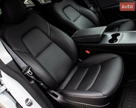 Білий Тесла Model Y, об'ємом двигуна 0 л та пробігом 11 тис. км за 30000 $, фото 37 на Automoto.ua