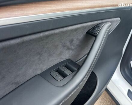 Белый Тесла Model Y, объемом двигателя 0 л и пробегом 25 тыс. км за 33290 $, фото 19 на Automoto.ua