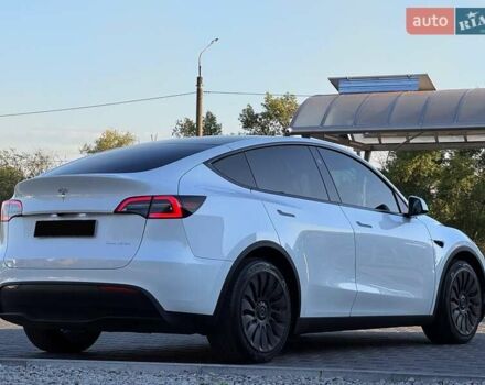 Белый Тесла Model Y, объемом двигателя 0 л и пробегом 23 тыс. км за 29999 $, фото 9 на Automoto.ua