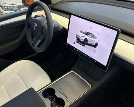 Белый Тесла Model Y, объемом двигателя 0 л и пробегом 22 тыс. км за 34500 $, фото 25 на Automoto.ua