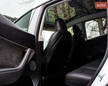 Білий Тесла Model Y, об'ємом двигуна 0 л та пробігом 11 тис. км за 30000 $, фото 27 на Automoto.ua