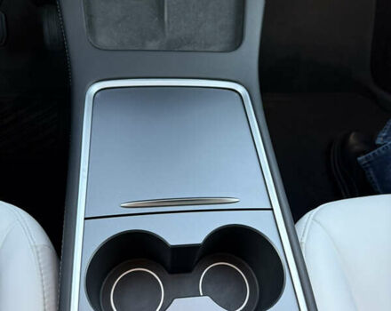 Белый Тесла Model Y, объемом двигателя 0 л и пробегом 17 тыс. км за 37500 $, фото 11 на Automoto.ua