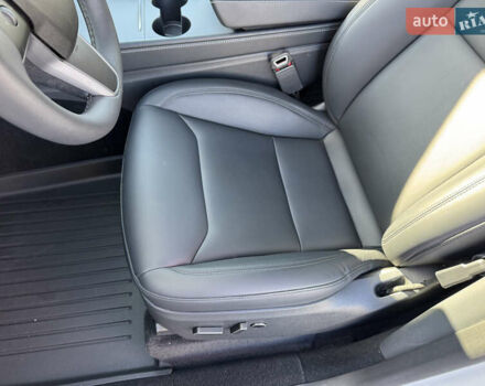 Белый Тесла Model Y, объемом двигателя 0 л и пробегом 26 тыс. км за 29900 $, фото 55 на Automoto.ua