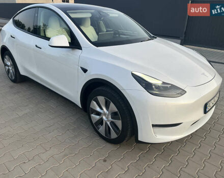 Белый Тесла Model Y, объемом двигателя 0 л и пробегом 8 тыс. км за 33000 $, фото 2 на Automoto.ua