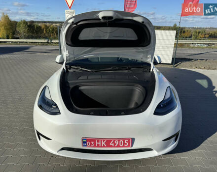 Белый Тесла Model Y, объемом двигателя 0 л и пробегом 26 тыс. км за 29900 $, фото 81 на Automoto.ua